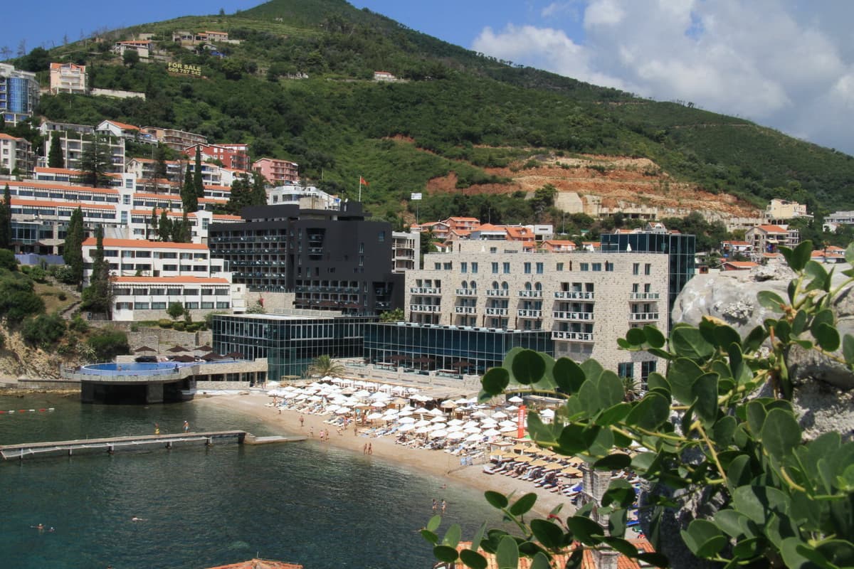 Resort in Budva - Photo 4