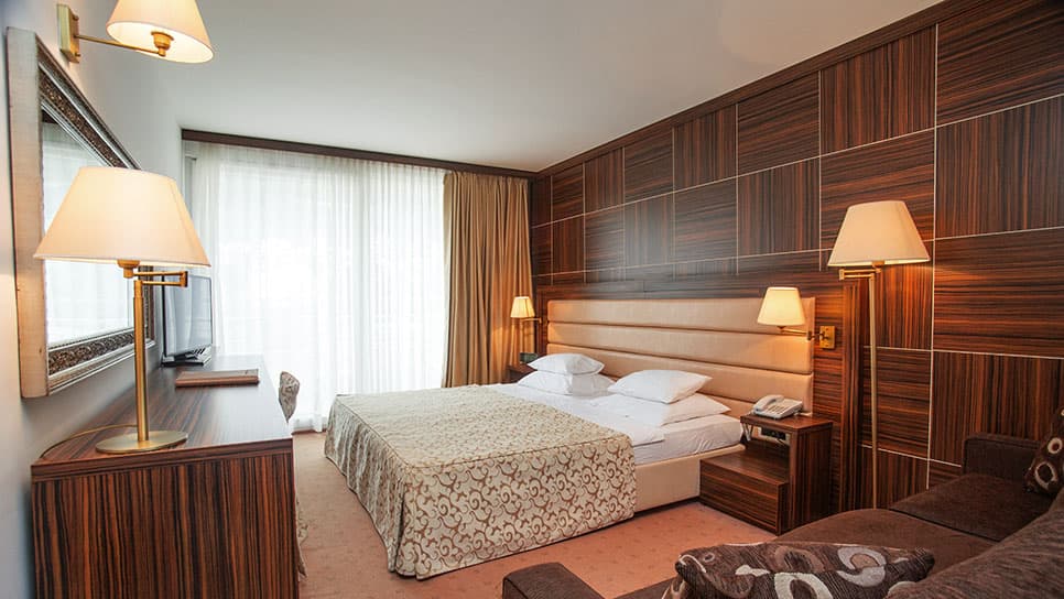 Hotel in Budva - Photo 2