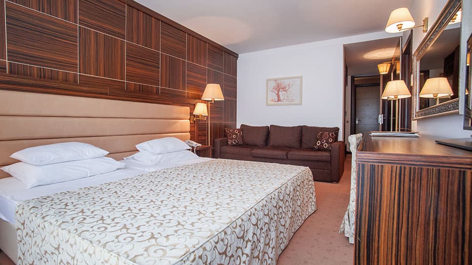 Hotel in Budva - Photo 4