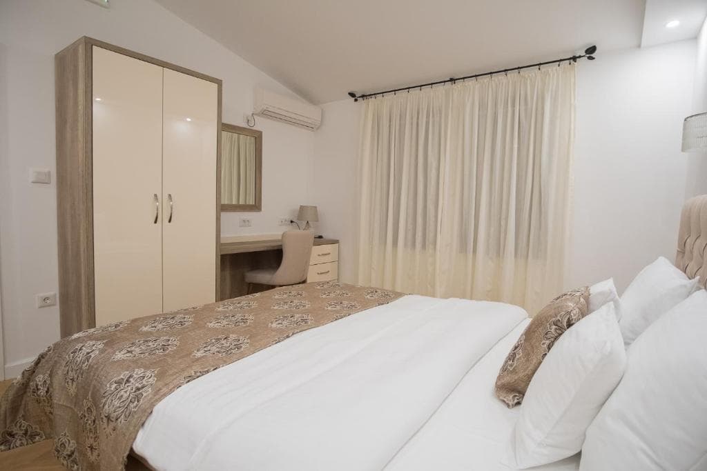 Hotel in Ulcinj - Photo 6