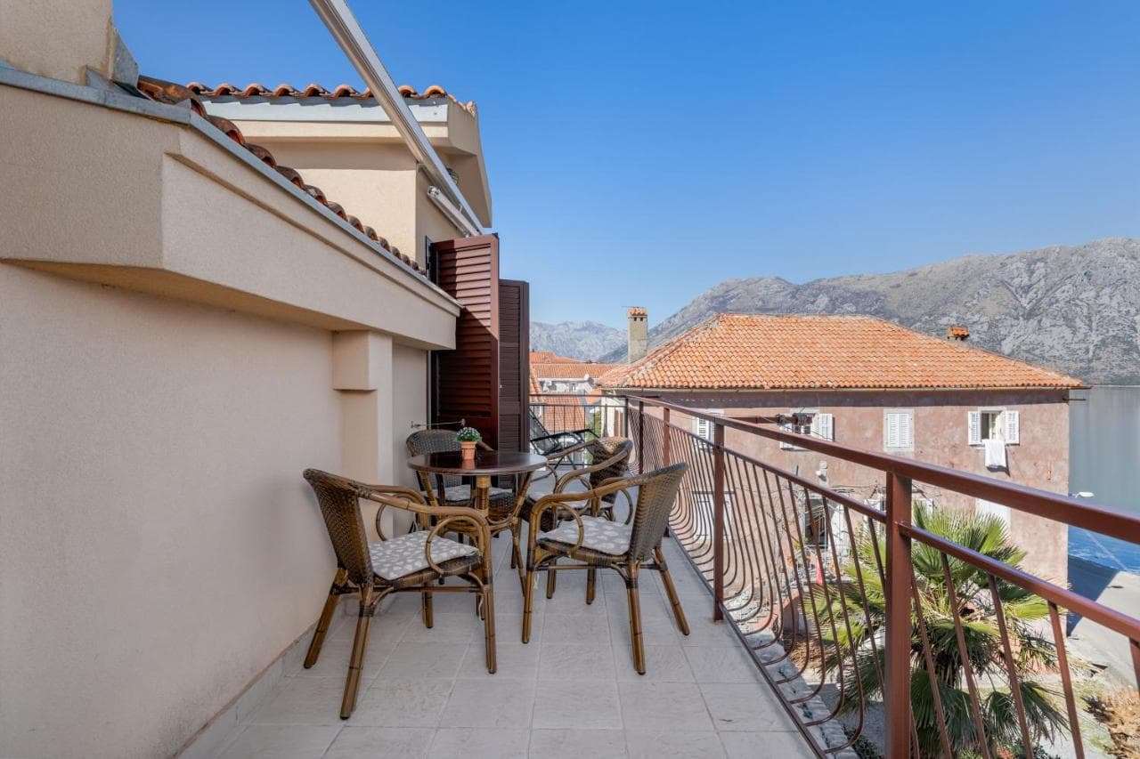 Apartment in Prčanj - Photo 1