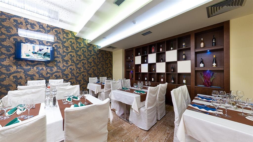 Hotel in Igalo - Photo 3