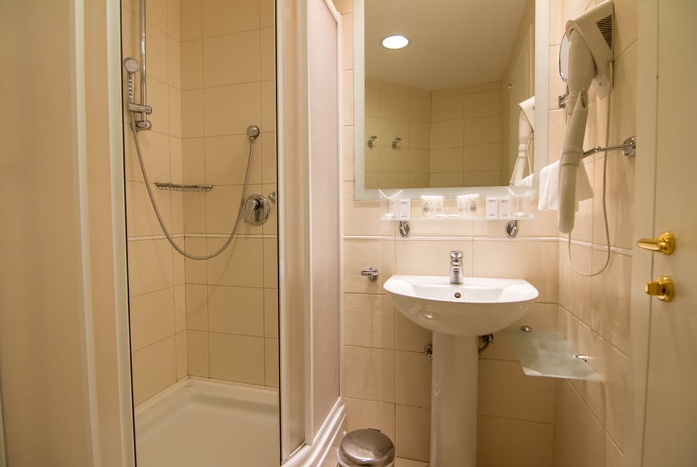 Hotel in Budva - Photo 2