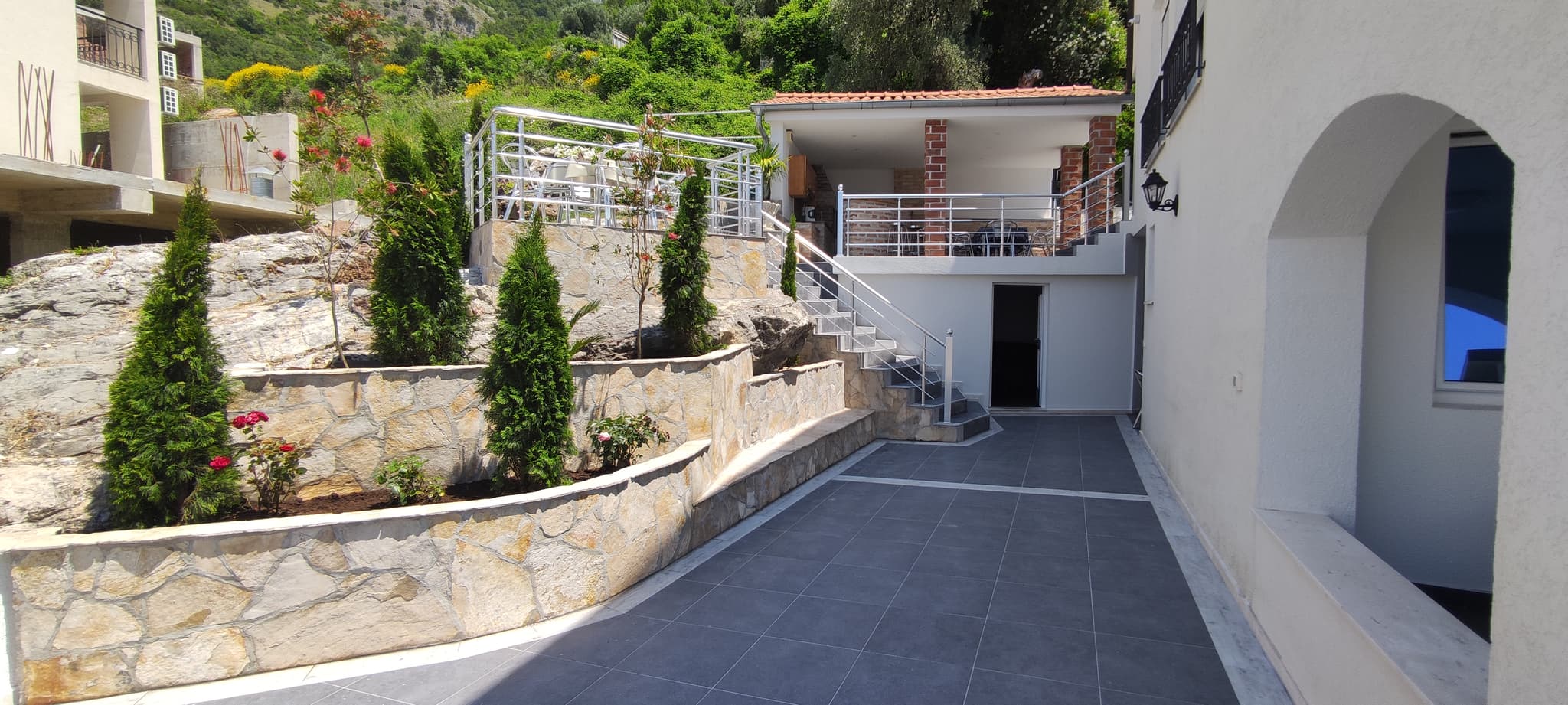 Apartment in Sveti Stefan - Photo 2