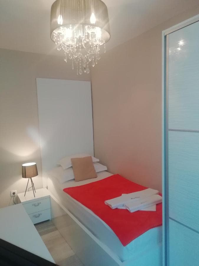 Hotel in Budva - Photo 4