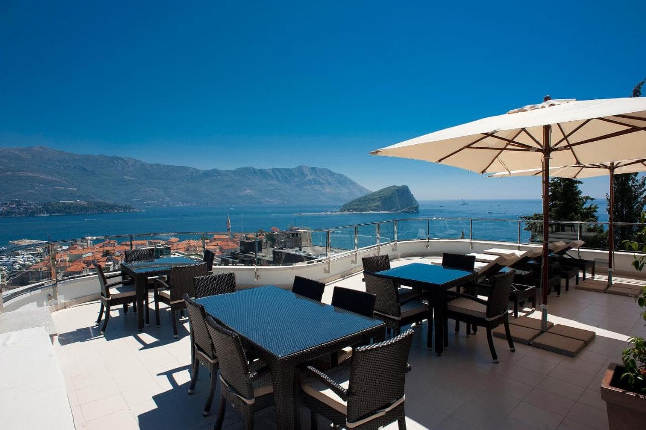 Hotel in Budva - Photo 0