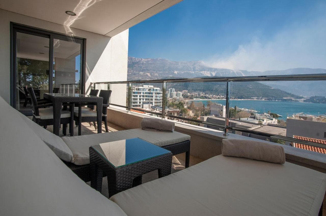 Hotel in Budva - Photo 4