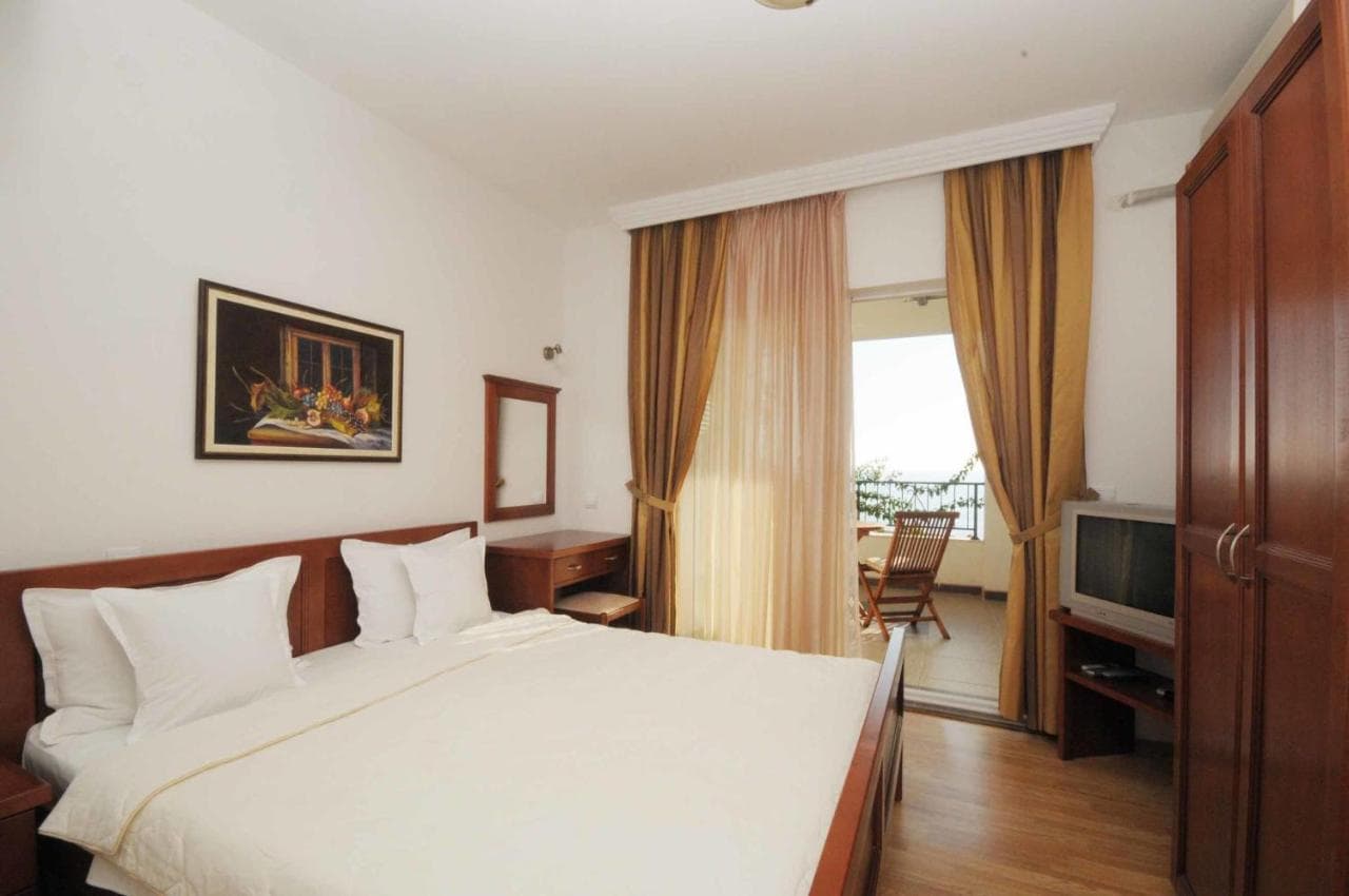 Apartment in Sveti Stefan - Photo 3