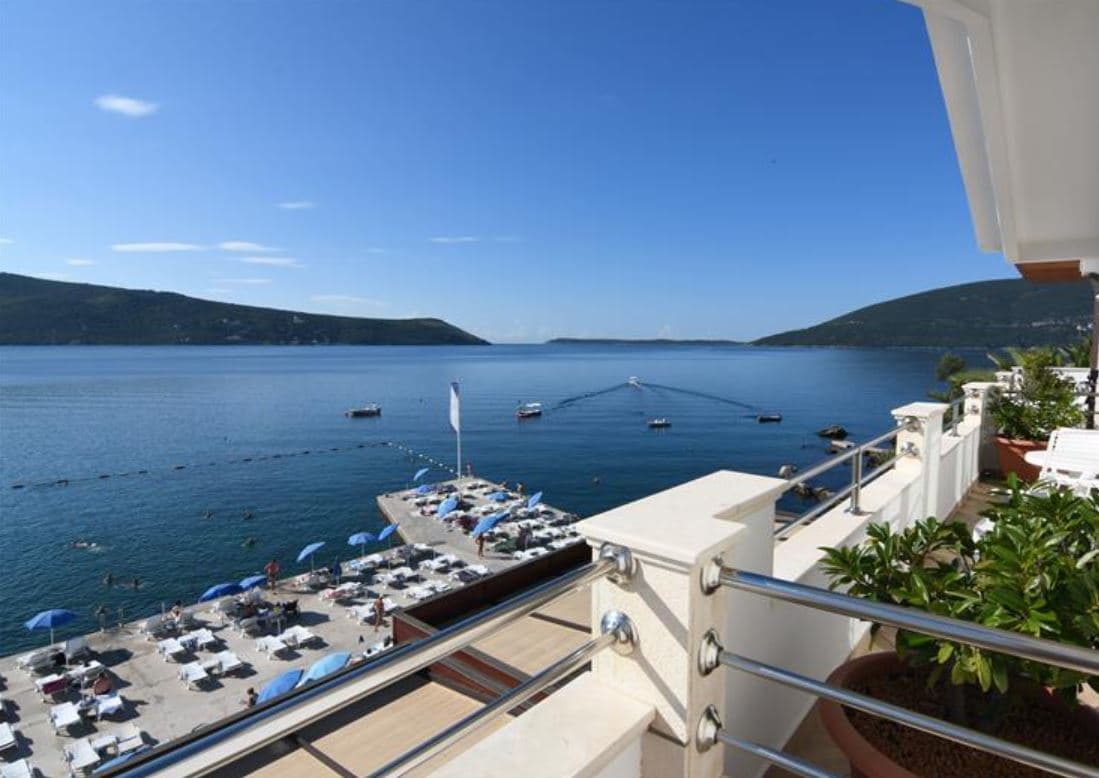 Hotel in Herceg Novi - Photo 2