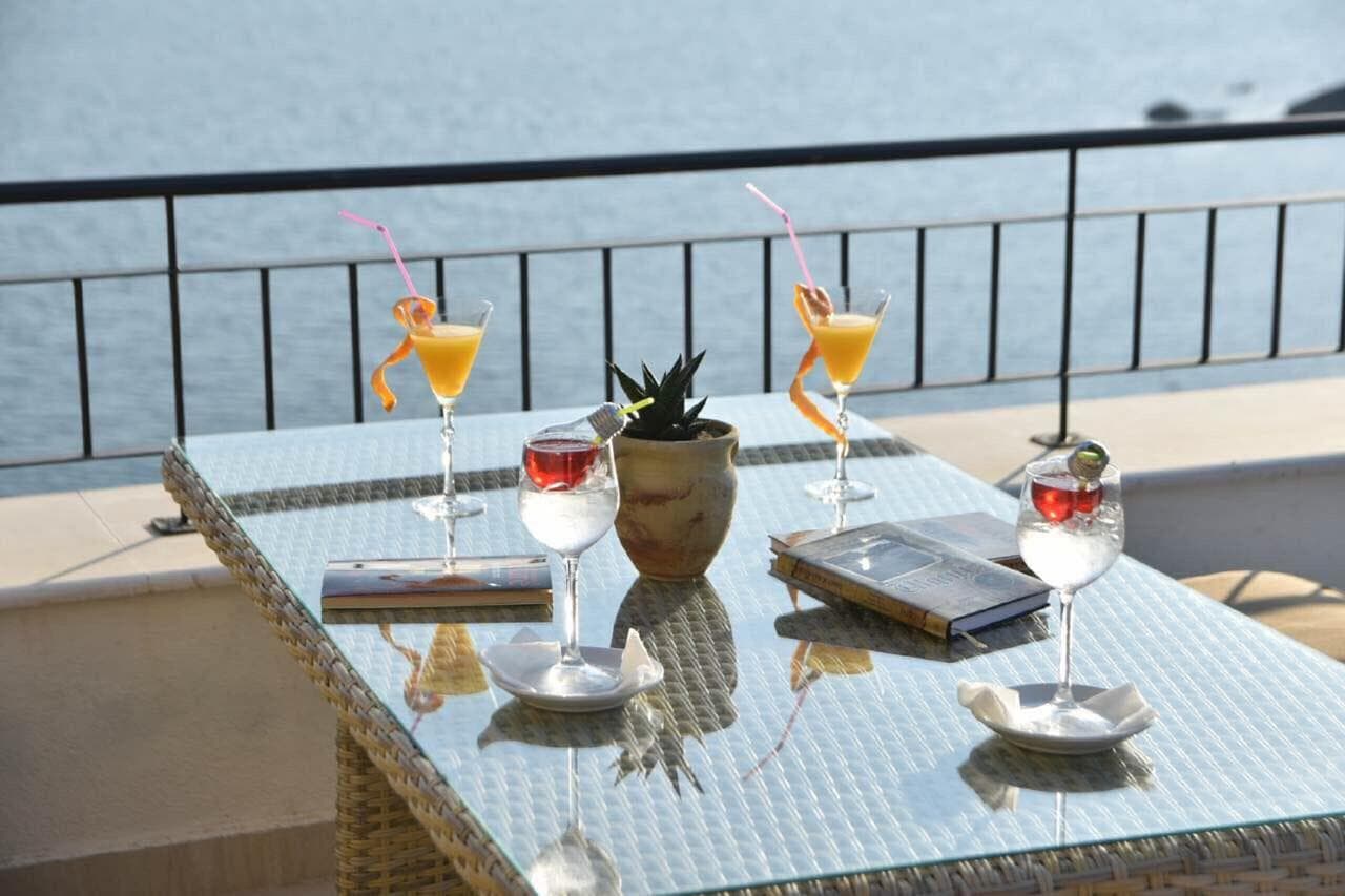 Hotel in Ulcinj - Photo 0