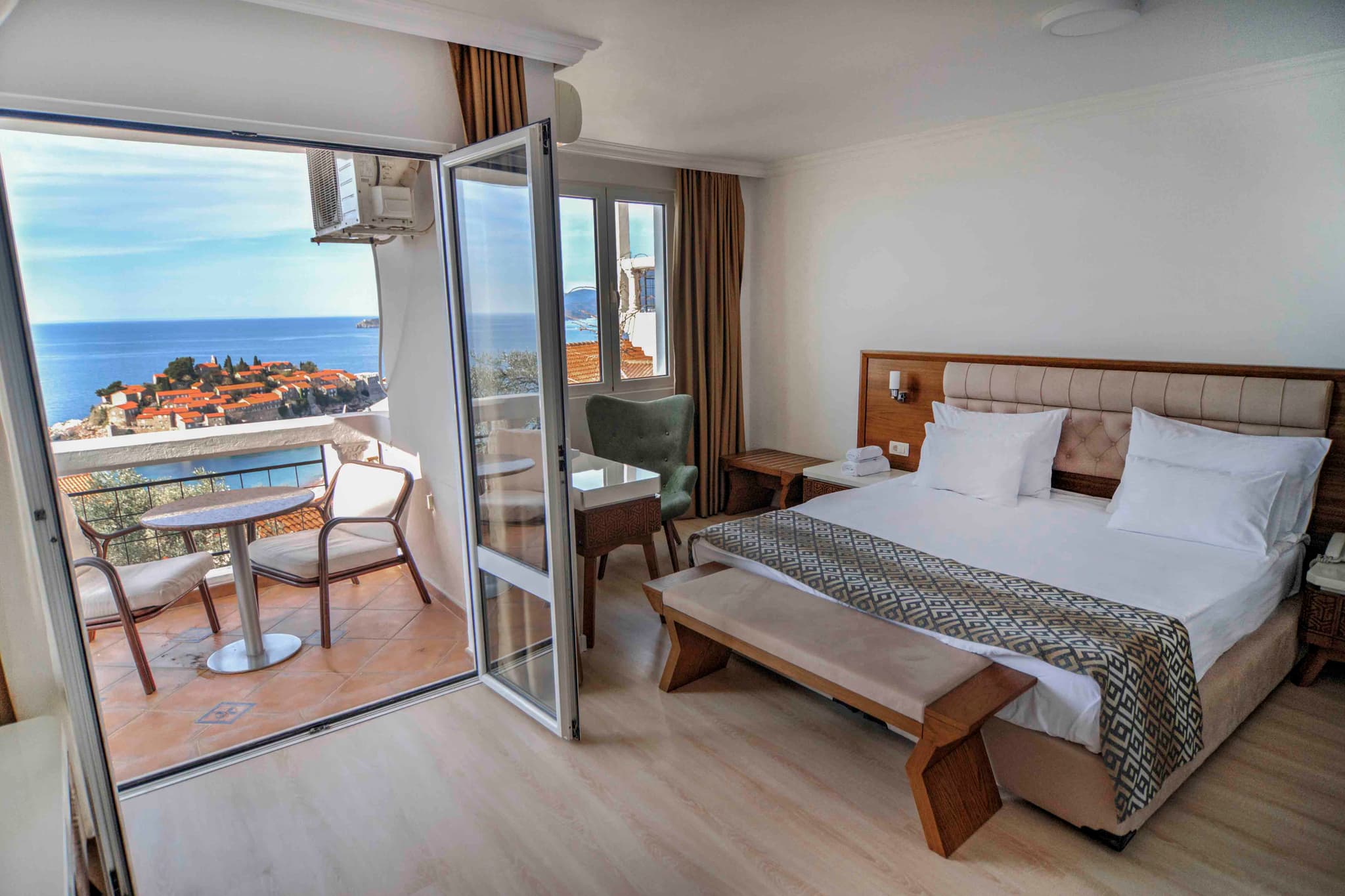 Hotel in Sveti Stefan - Photo 3