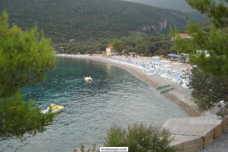 Lustica - luogo natale del famoso capitano cileno Petar Zambelic